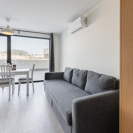 Appartamento Guestready - Sleek Monochromatic In Bonfim OOporto Esterno foto