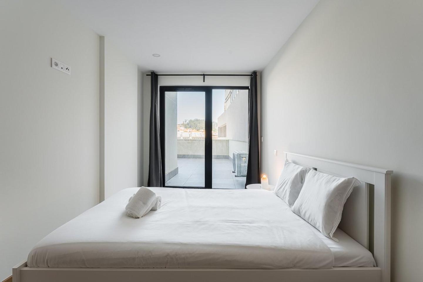 Appartamento Guestready - Sleek Monochromatic In Bonfim OOporto Esterno foto