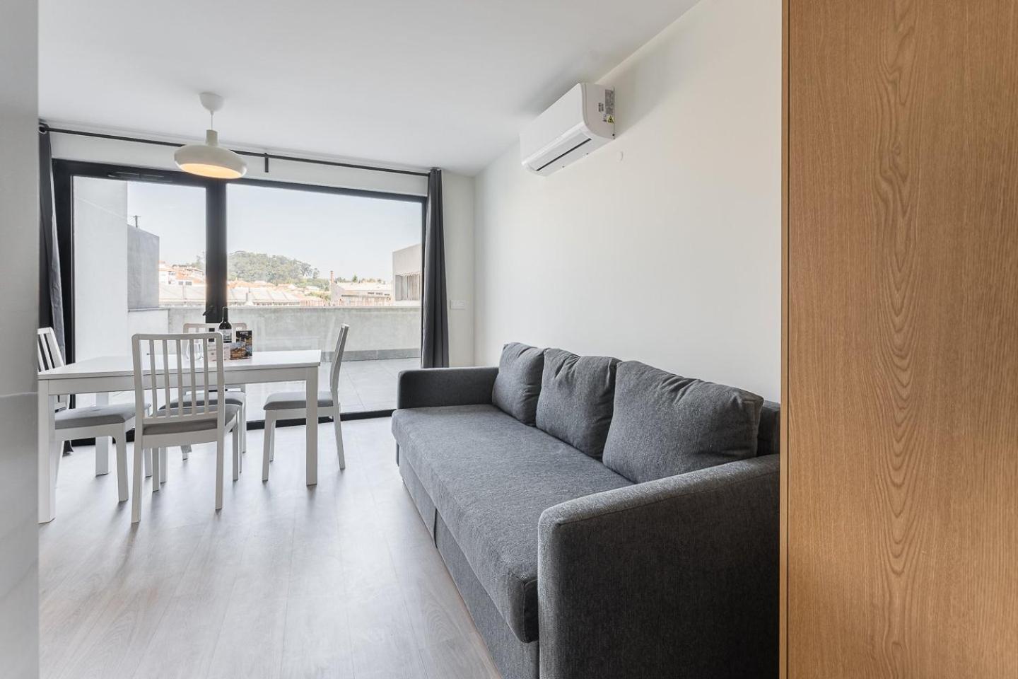Appartamento Guestready - Sleek Monochromatic In Bonfim OOporto Esterno foto