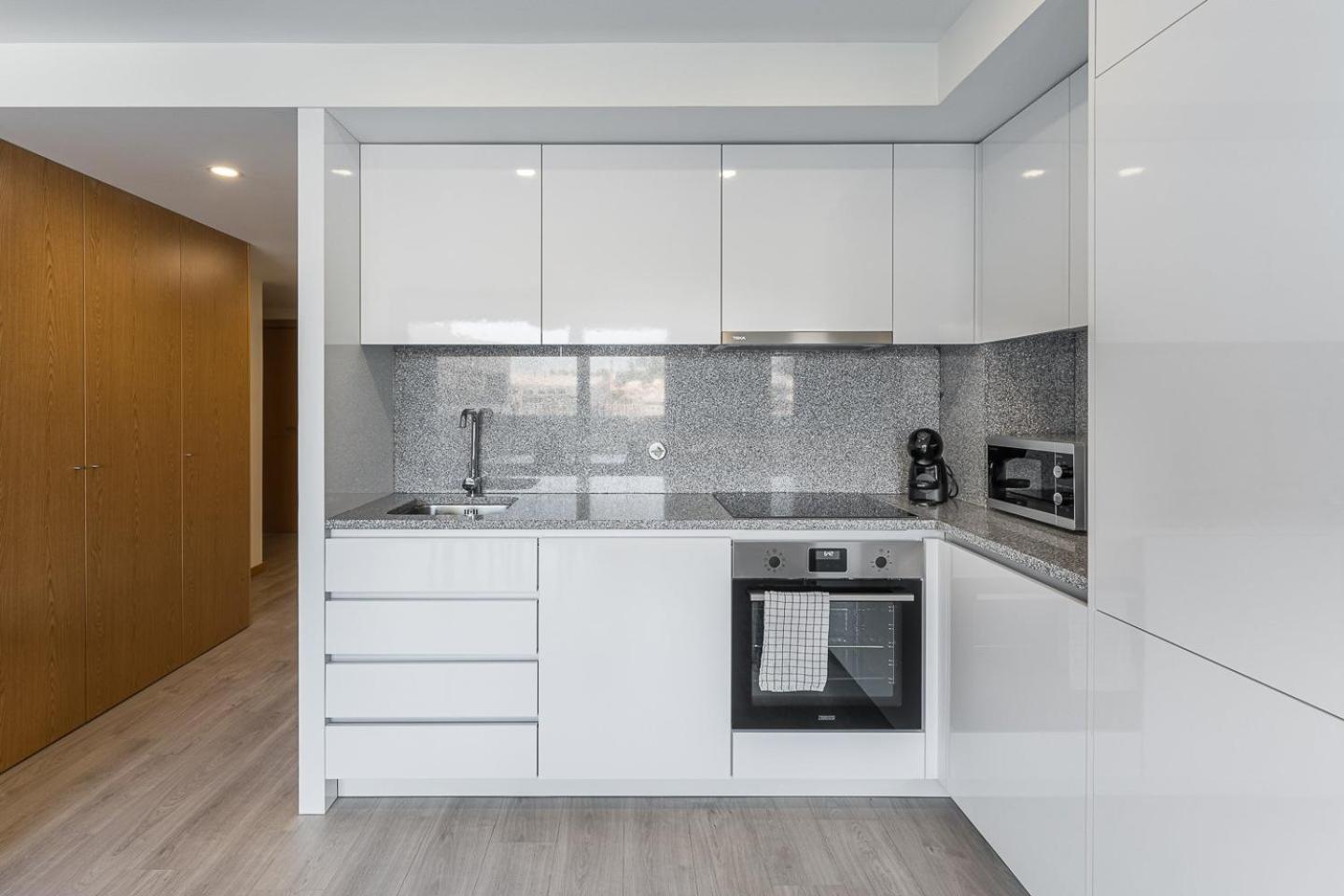 Appartamento Guestready - Sleek Monochromatic In Bonfim OOporto Esterno foto