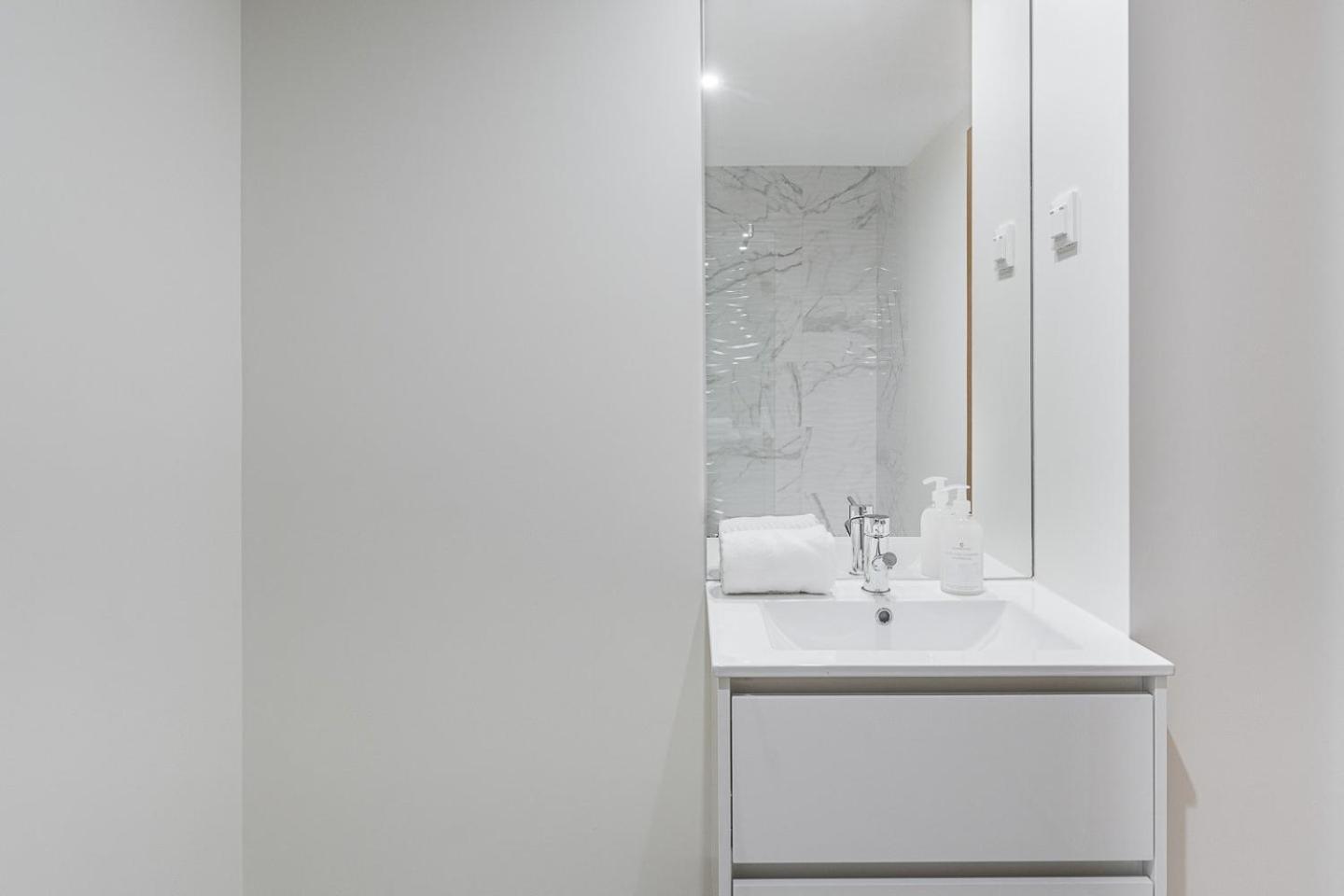 Appartamento Guestready - Sleek Monochromatic In Bonfim OOporto Esterno foto
