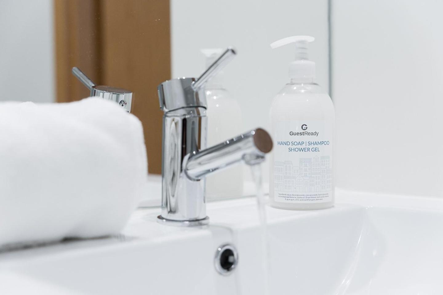 Appartamento Guestready - Sleek Monochromatic In Bonfim OOporto Esterno foto