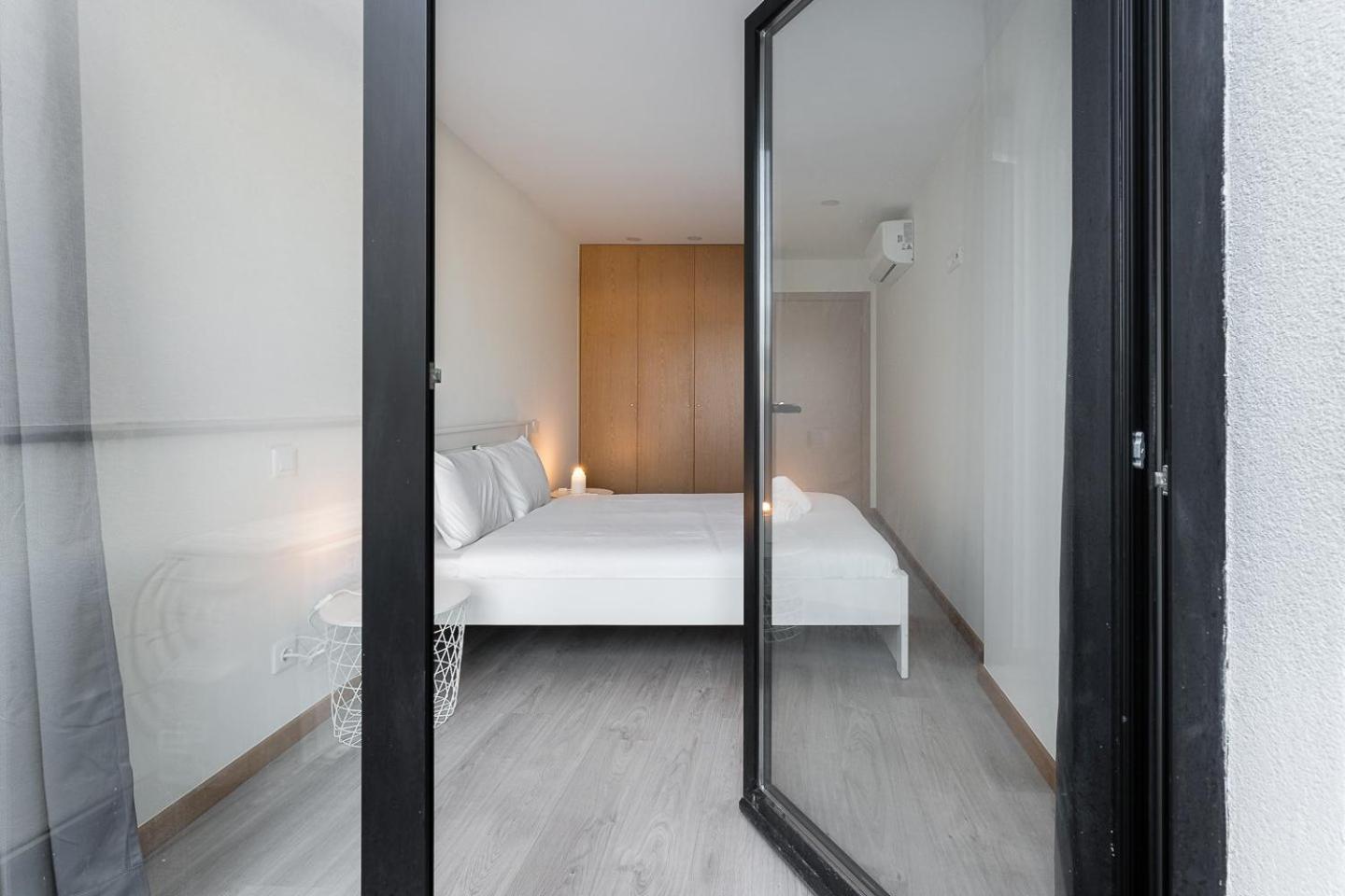 Appartamento Guestready - Sleek Monochromatic In Bonfim OOporto Esterno foto
