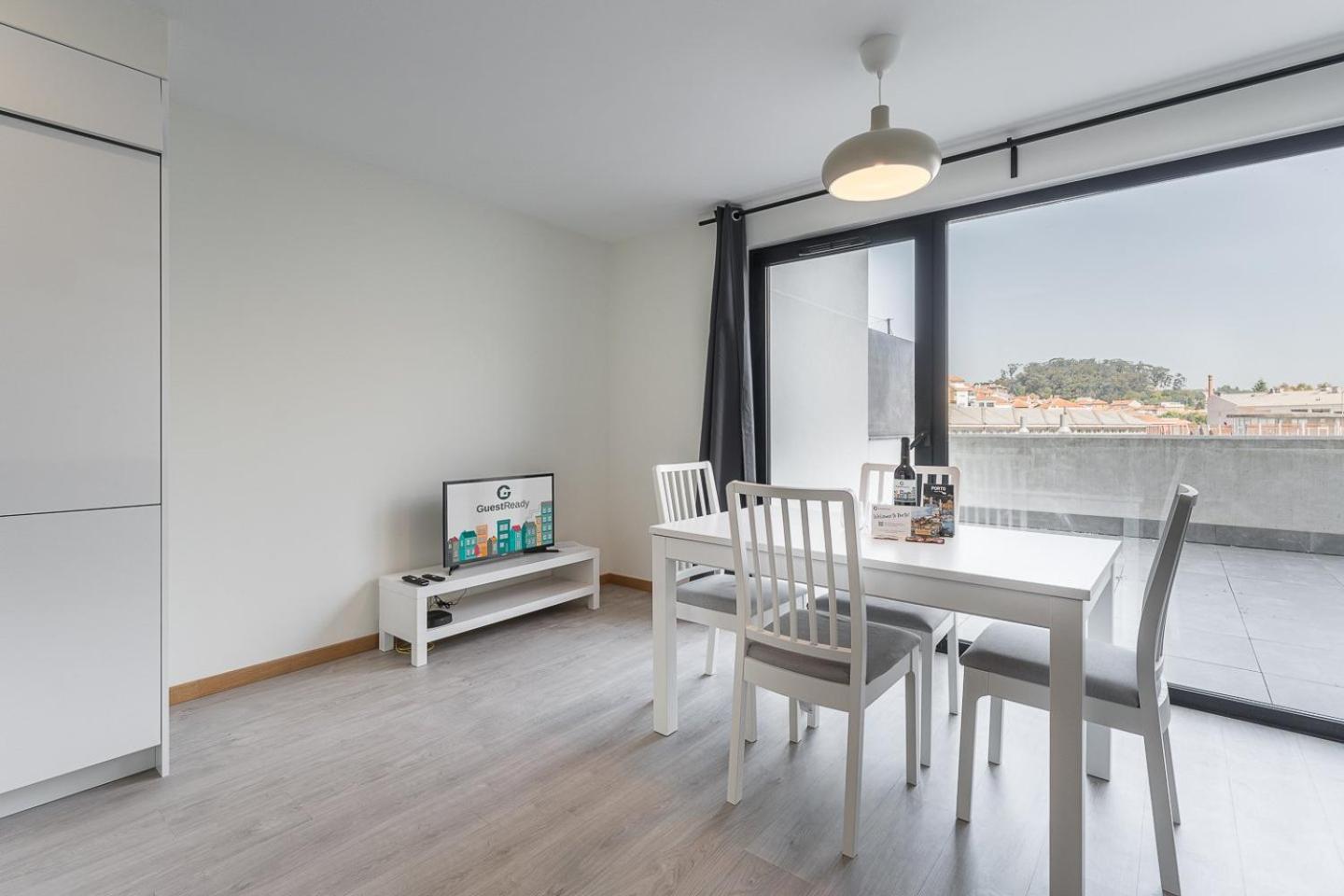 Appartamento Guestready - Sleek Monochromatic In Bonfim OOporto Esterno foto